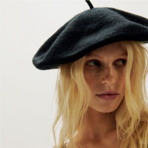 FP✨Margot slouchy black wool beret